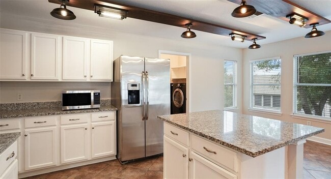 Building Photo - 10836 Amblewood Way