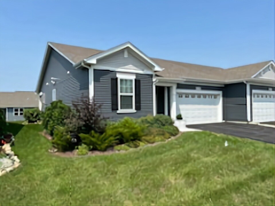 Primary Photo - 325 Sussex Ln