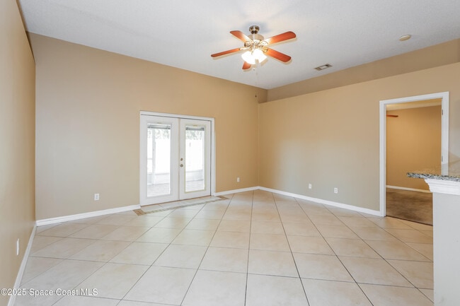 Building Photo - 821 Honeysuckle Dr