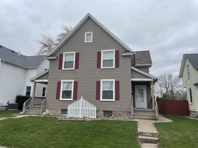 Building Photo - 1721 W 16th St