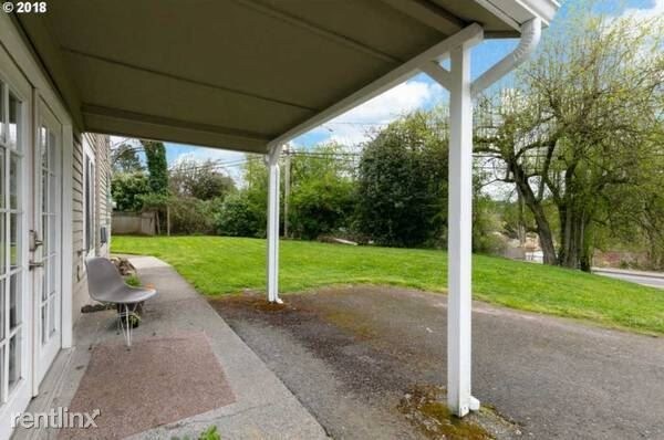 Foto del edificio - 6 br, 3 bath House - 9520 SW Terwilliger Blvd