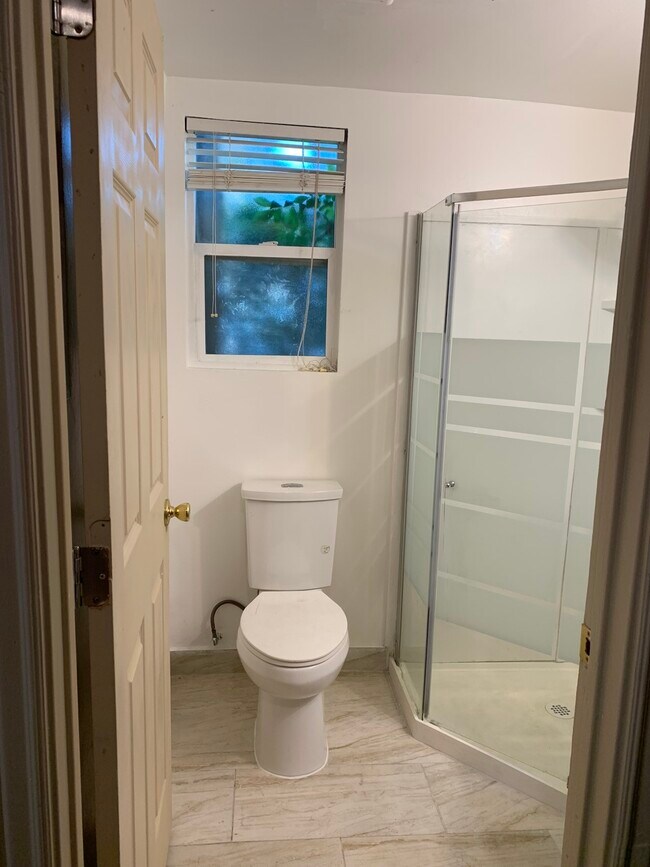 Foto del edificio - 10330 Clayton Road, Unit back unit