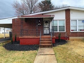 Building Photo - 6236 Robin Hill Rd