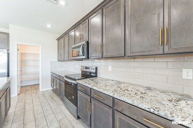Building Photo - Spacious 5BR House in Casa Grande
