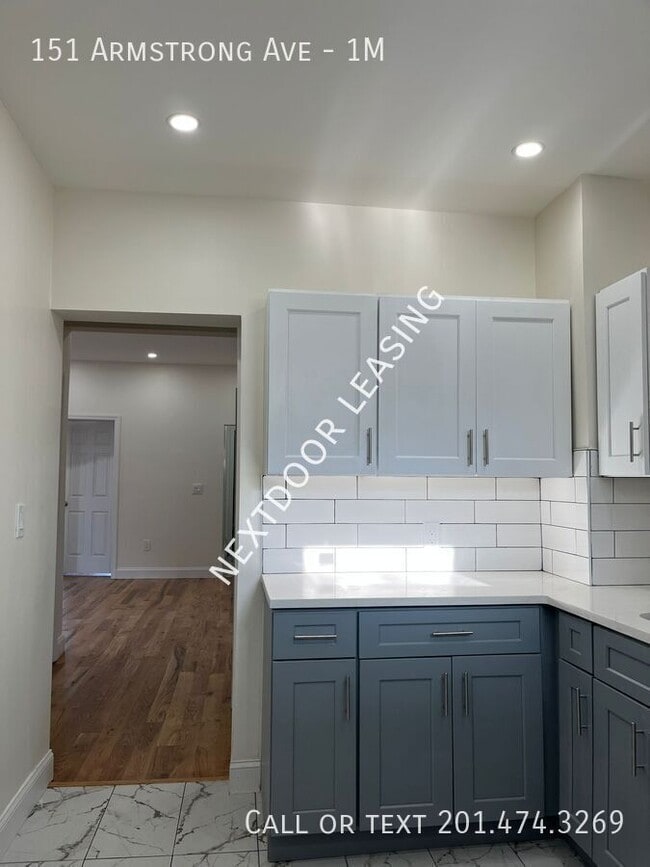 Foto del edificio - 151 Armstrong Ave