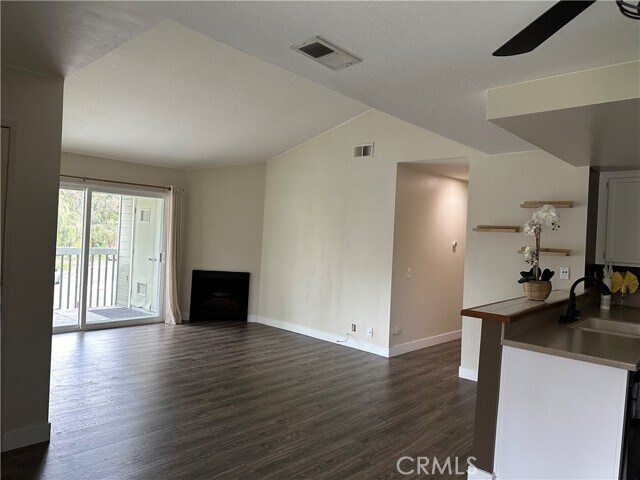 Foto del edificio - 5806 Old Village Rd