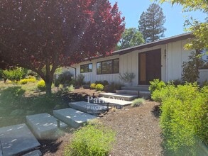 Building Photo - 225 Vallecito Ln
