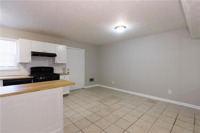 Building Photo - 2139 Golfview Dr SE