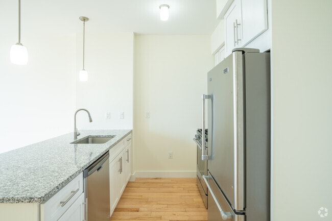 Interior Photo - 603 Concord