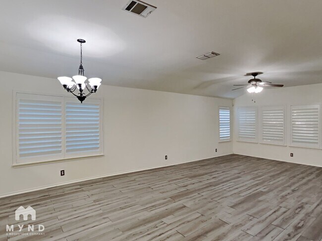 Foto del edificio - 4611 Echo Lake Dr