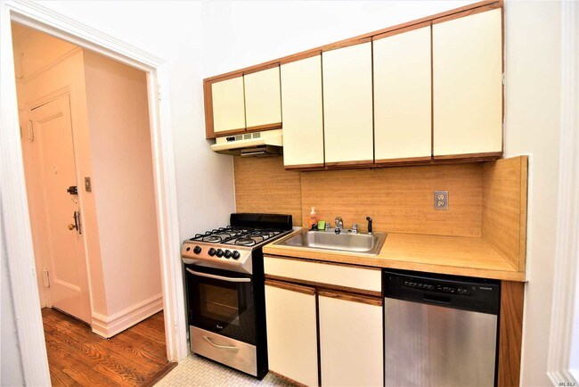 Foto del edificio - 110-21 73rd Rd