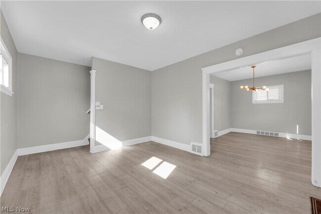 Foto del edificio - 4710 Birchwood Rd