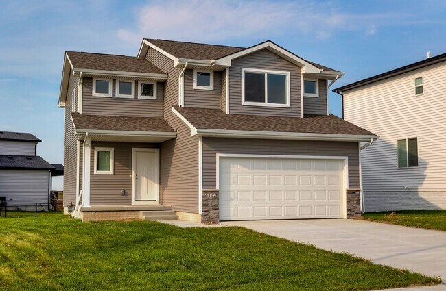 Foto del edificio - Prime Living: A Spacious Haven with Fenced Backyard in Ankeny
