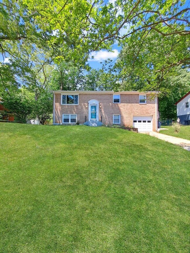 Foto del edificio - Coming Soon! Attractive Mid Century Modern...