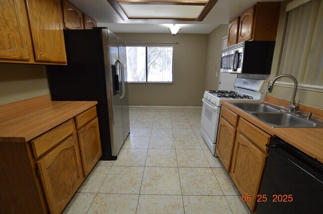 Foto del edificio - 4277 Ridgeview Dr