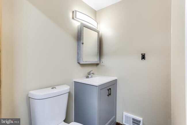 Foto del edificio - 8406 Church Ln Rd