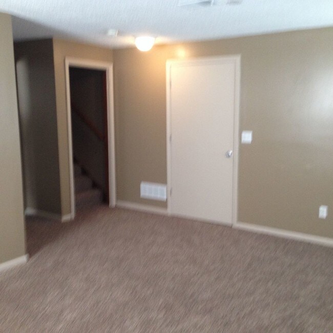 Building Photo - HOME SWEET HOME - MOVE IN READY DUPLEX