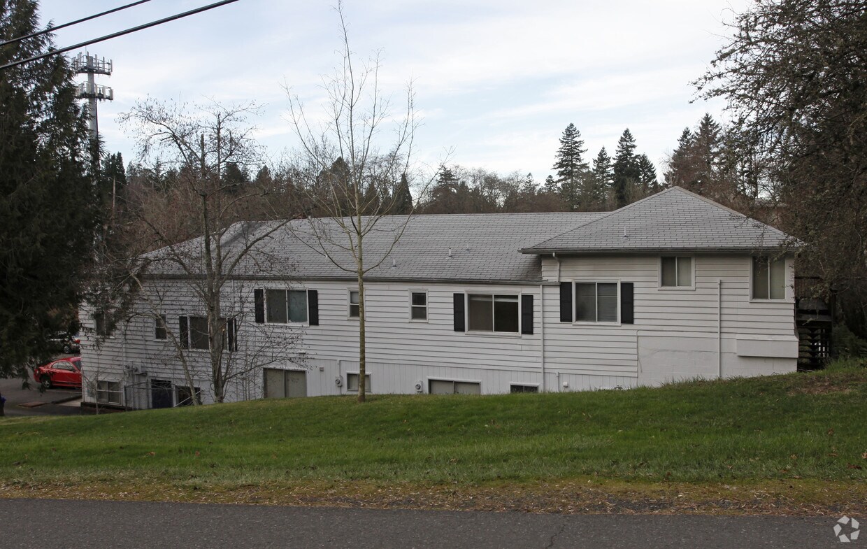 Building Photo - Molly Manor