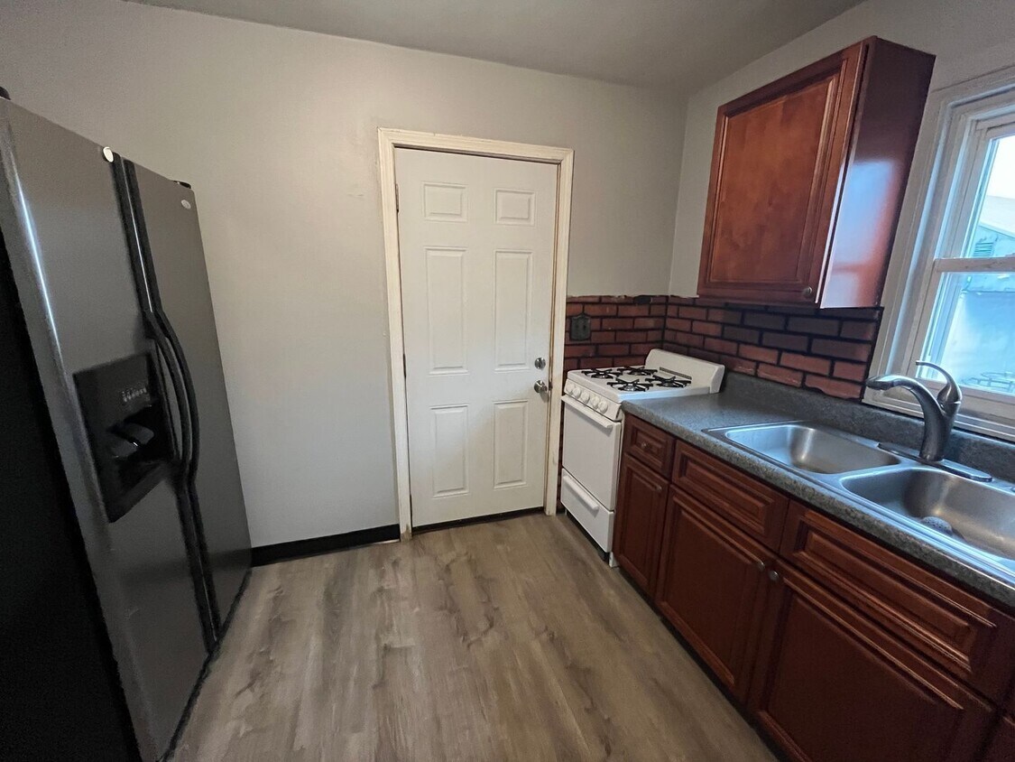 Foto principal - 53 E Rosewood Dr
