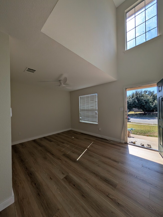 Foto del edificio - Room in House on Phillips St