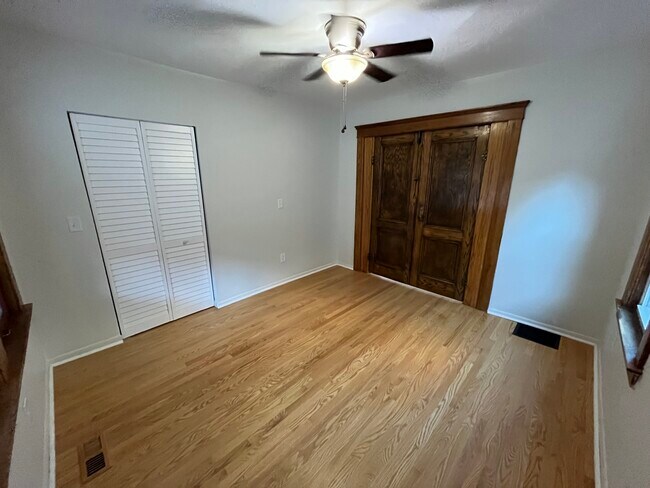 Bedroom - 410 N Hamilton St