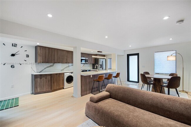 Foto del edificio - 3683 SW 3rd Ave