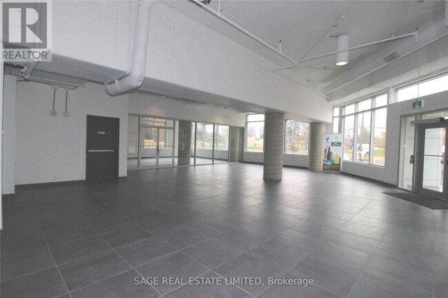 Building Photo - 158 King St N