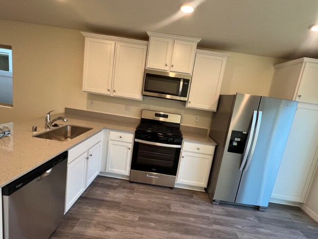 Building Photo - 1713 Luna Clf Ave