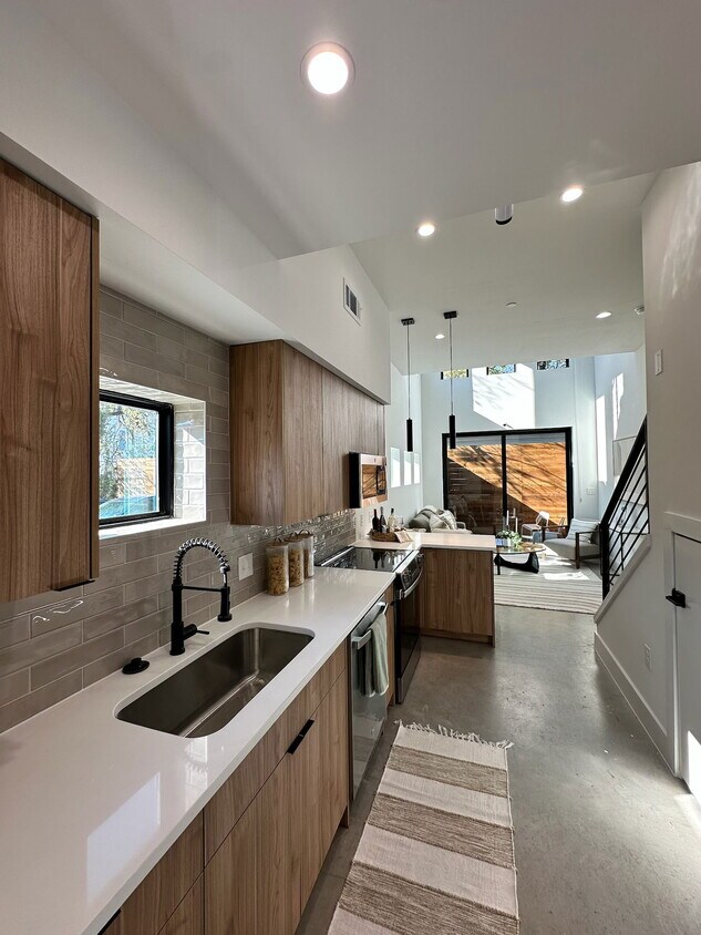 Foto principal - 2702 N Carroll Ave