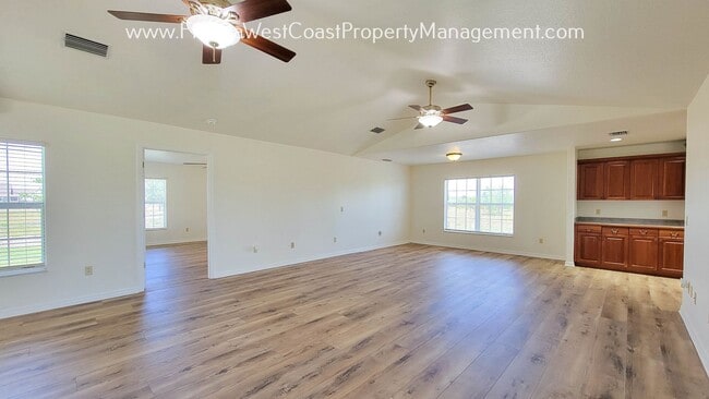 Building Photo - MYAKKA CITY COUNTRY COTTAGE! THIS UPDATED ...
