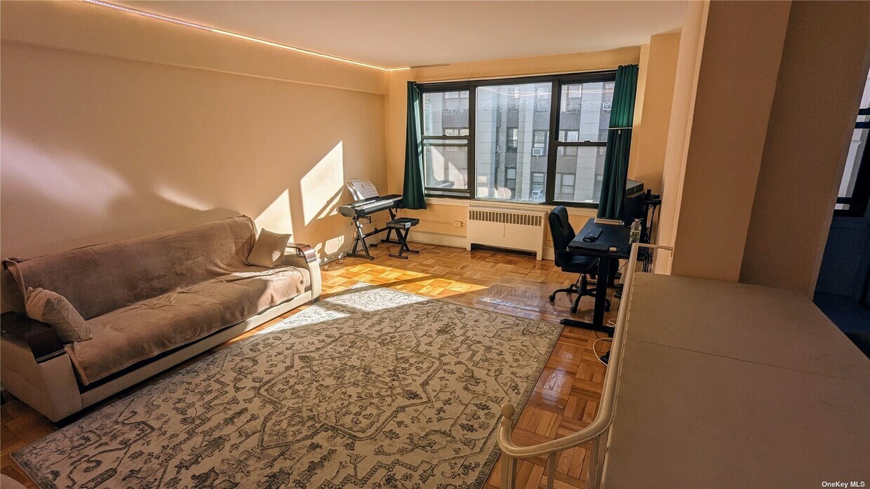 Foto principal - 98-26 64th Ave