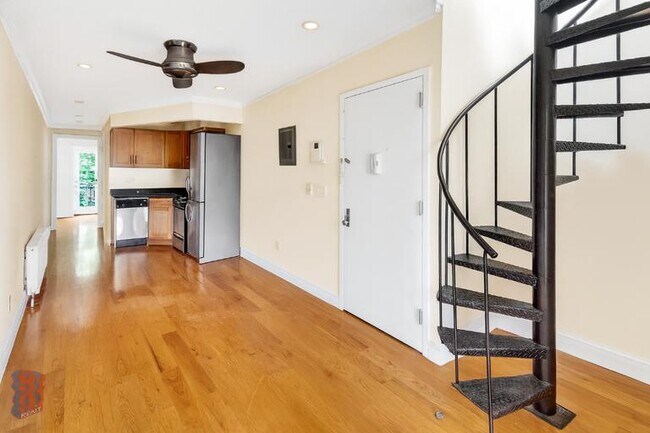 Foto del edificio - 343 E 5th St