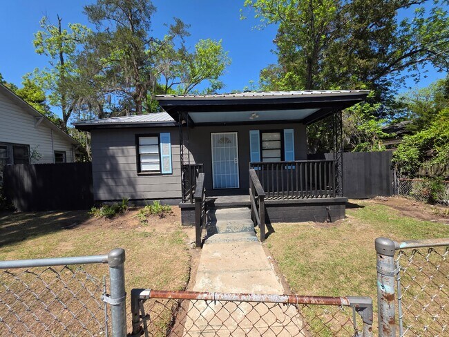 Foto del edificio - 206 W 60th St