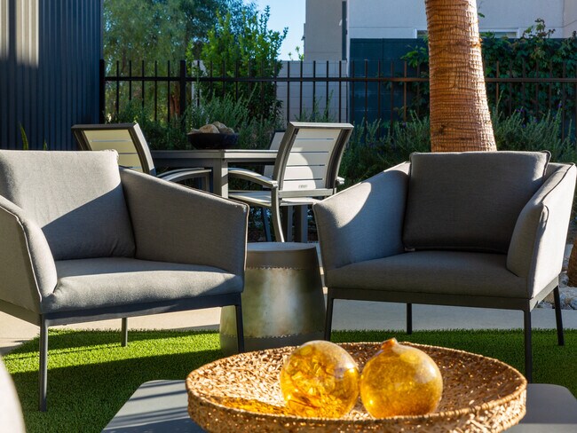 Outdoor Lounge Area - 125 The Riv