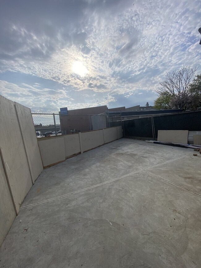 Building Photo - 87th Street