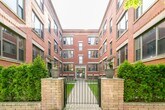 Primary Photo - Sunny 2 Bed / 1 Bath near Wrigley