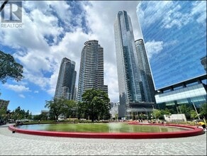 Building Photo - 10 York St