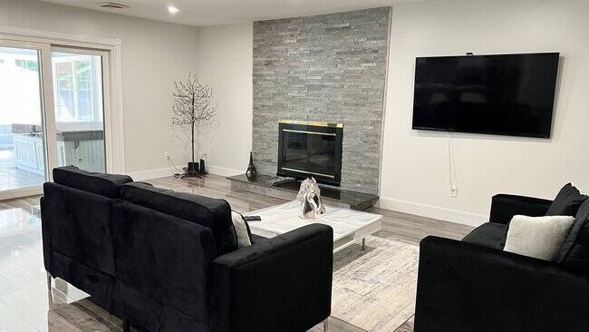 Foto del edificio - 11405 Central Dr W