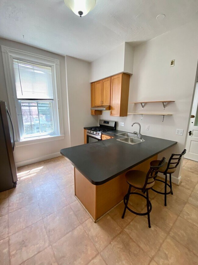 Foto del edificio - PRE LEASE FOR AUGUST 2025 BEAUTIFUL 5 bed ...