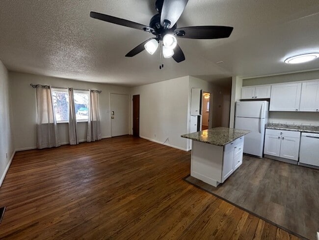 Building Photo - 4 Bedroom 2 Bath Single Family Home In South Cheyenne
