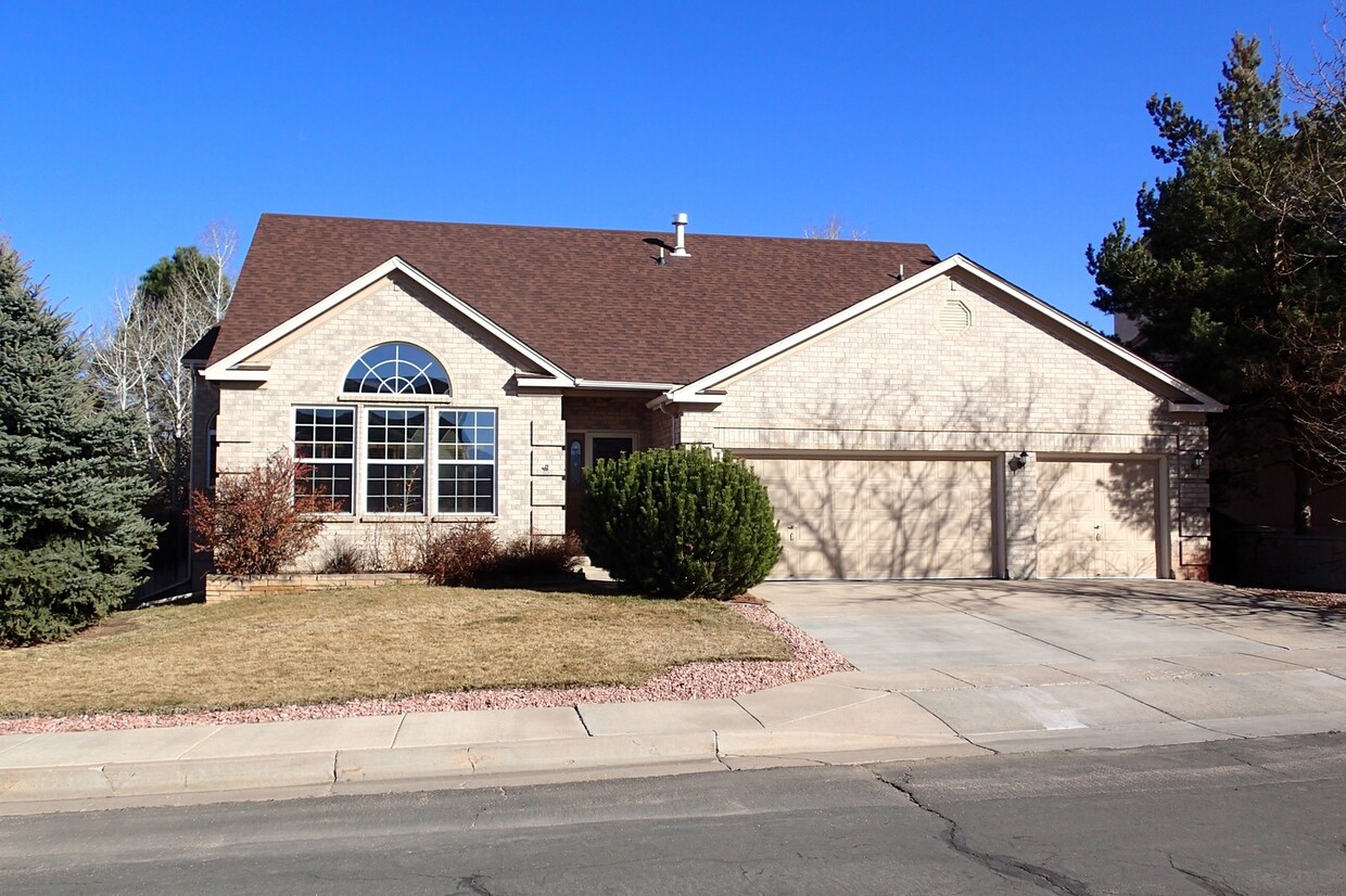 Primary Photo - Beautiful 5 bedroom home in Northeast Colo...