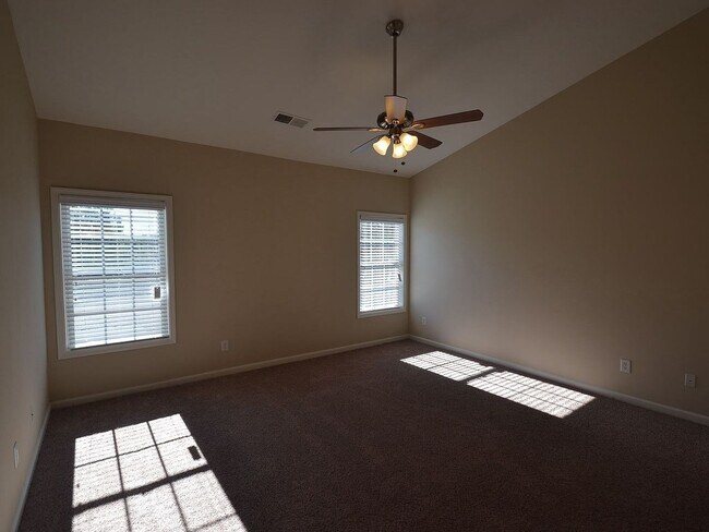 Building Photo - Spacious 4BR House in Lawrenceville
