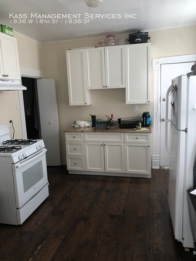 Building Photo - 1836 W 18th St