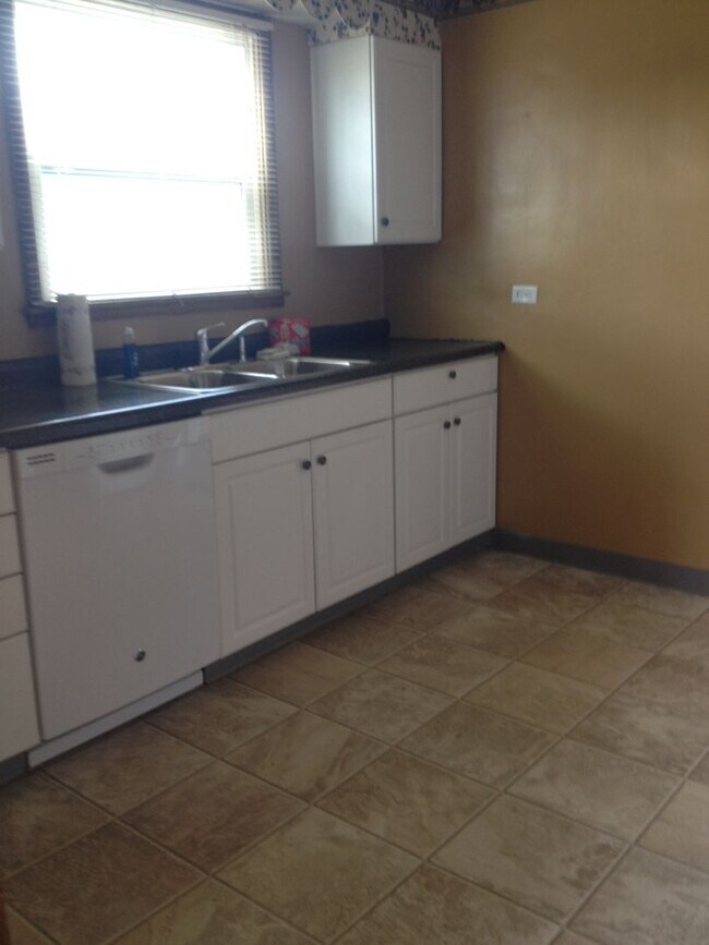 Building Photo - 3 Bed 1 Bath House