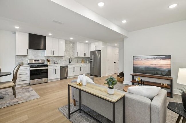 Foto del edificio - 3104 N Sacramento Ave