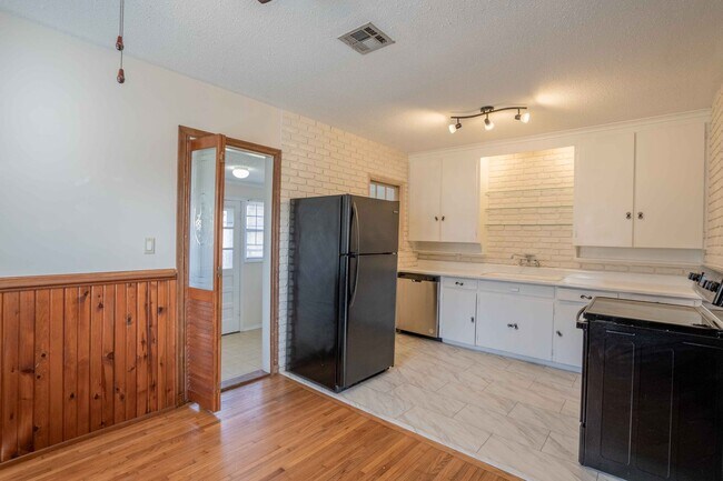 Foto del edificio - Cute Tulsa Home Available Now! 2 bedrooms and 1 bath