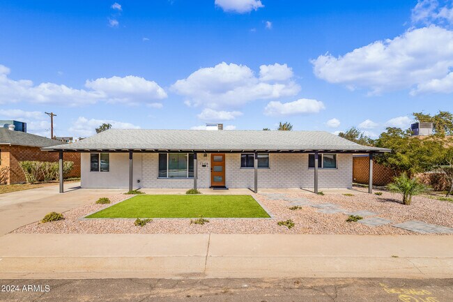 Building Photo - 7308 E Granada Rd