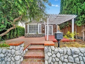 Building Photo - 503 E Bay Ave