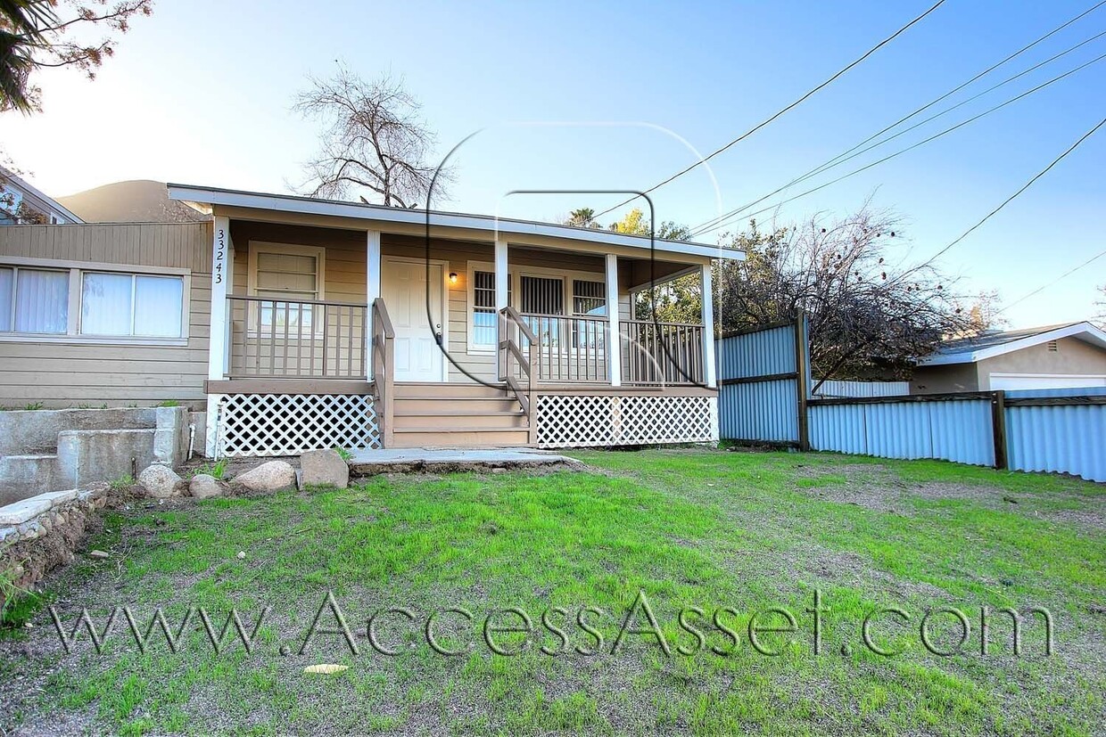 Foto principal - Spacious 2 Bed/1 Bath Home In Lake Elsinore!