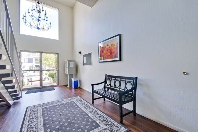 Building Photo - Introducing a 2 Bed 2 Bath penthouse condo...